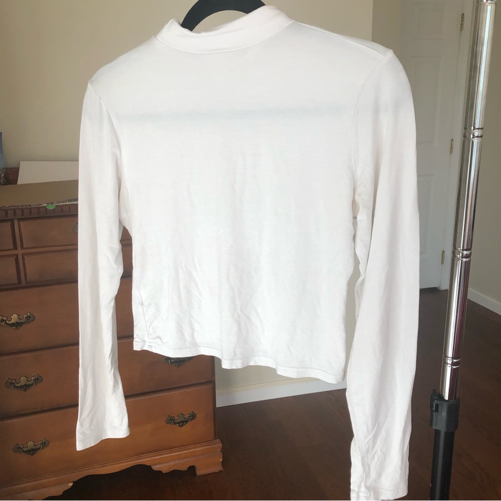 Basic Plain White cropped long sleeve Mockneck tee - Picture 4 of 4